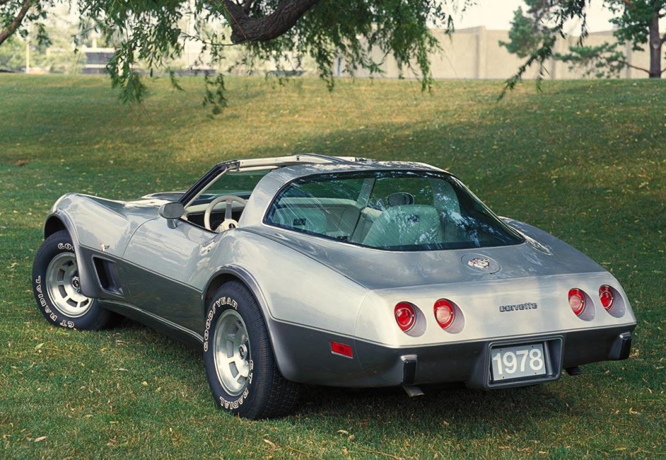 Mandataire CHEVROLET CORVETTE C3 T-TOP 25 TH ANNIVERSARY V8 350 L48