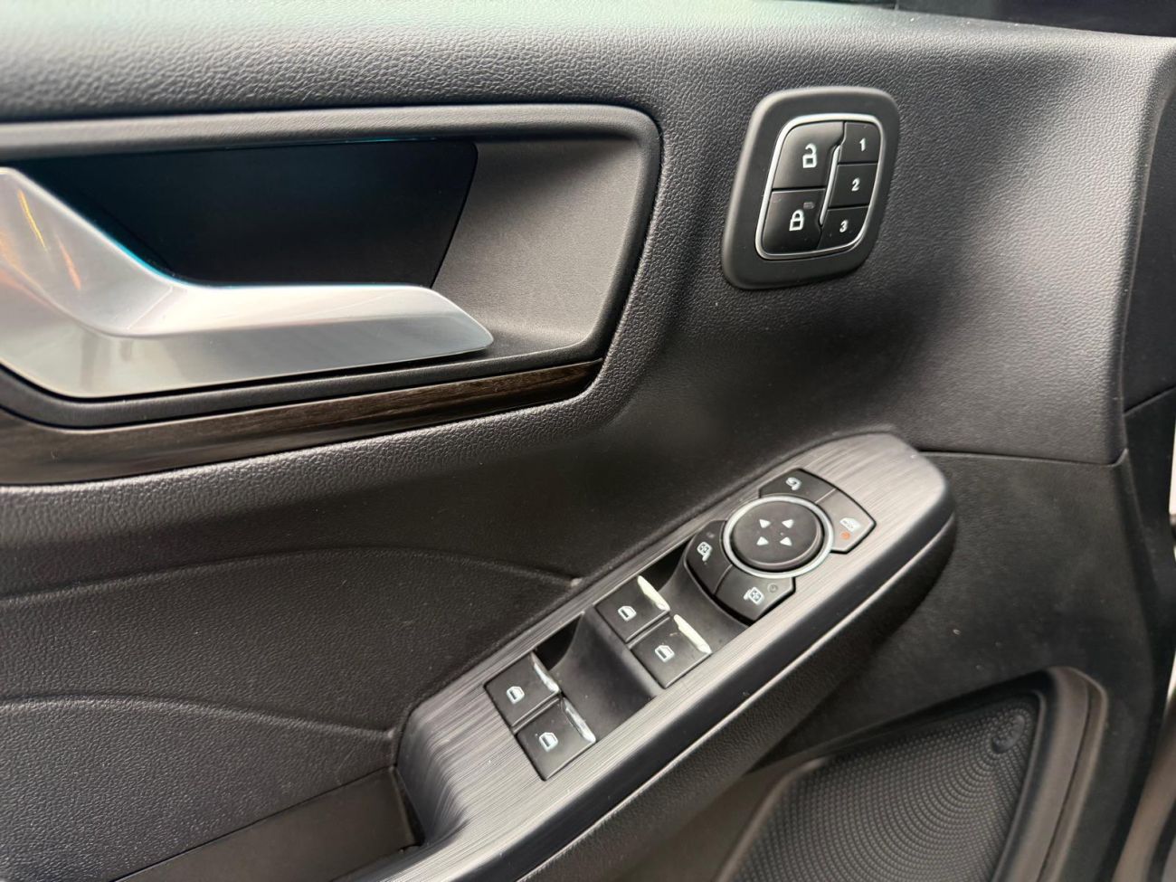 Mandataire Ford KUGA 2.5 Duratec 190 ch FlexiFuel FHEV E85 Powershift Vignale