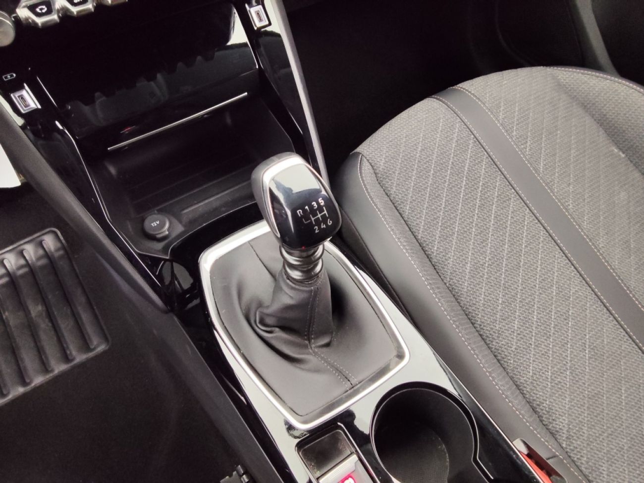 Mandataire PEUGEOT 208 1.2 100CH S&S ALLURE