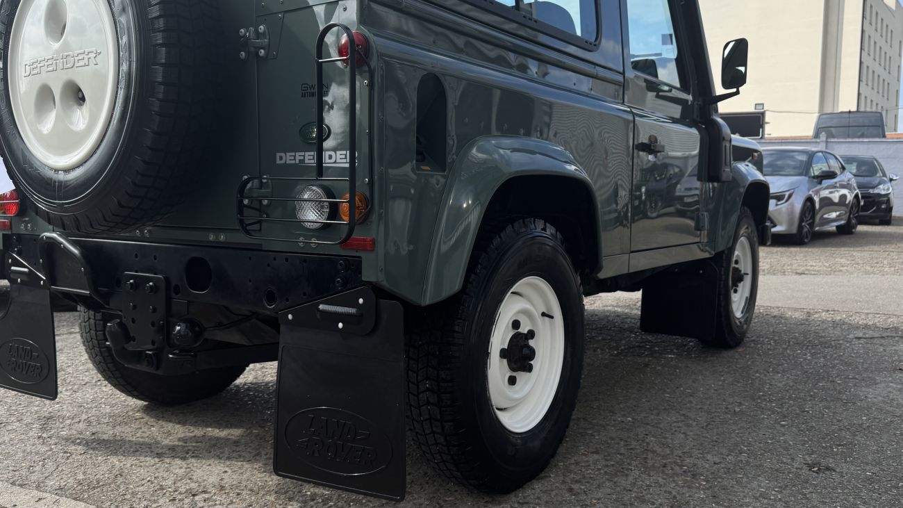 Mandataire LAND ROVER DEFENDER 90 II STATION WAGON 2.4 TD4 122 Station Wagon E