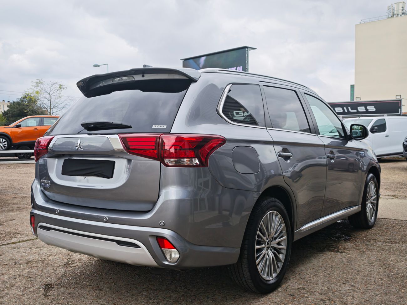 Mandataire MITSUBISHI OUTLANDER PHEV 2.4l PHEV Twin Motor 4WD Business